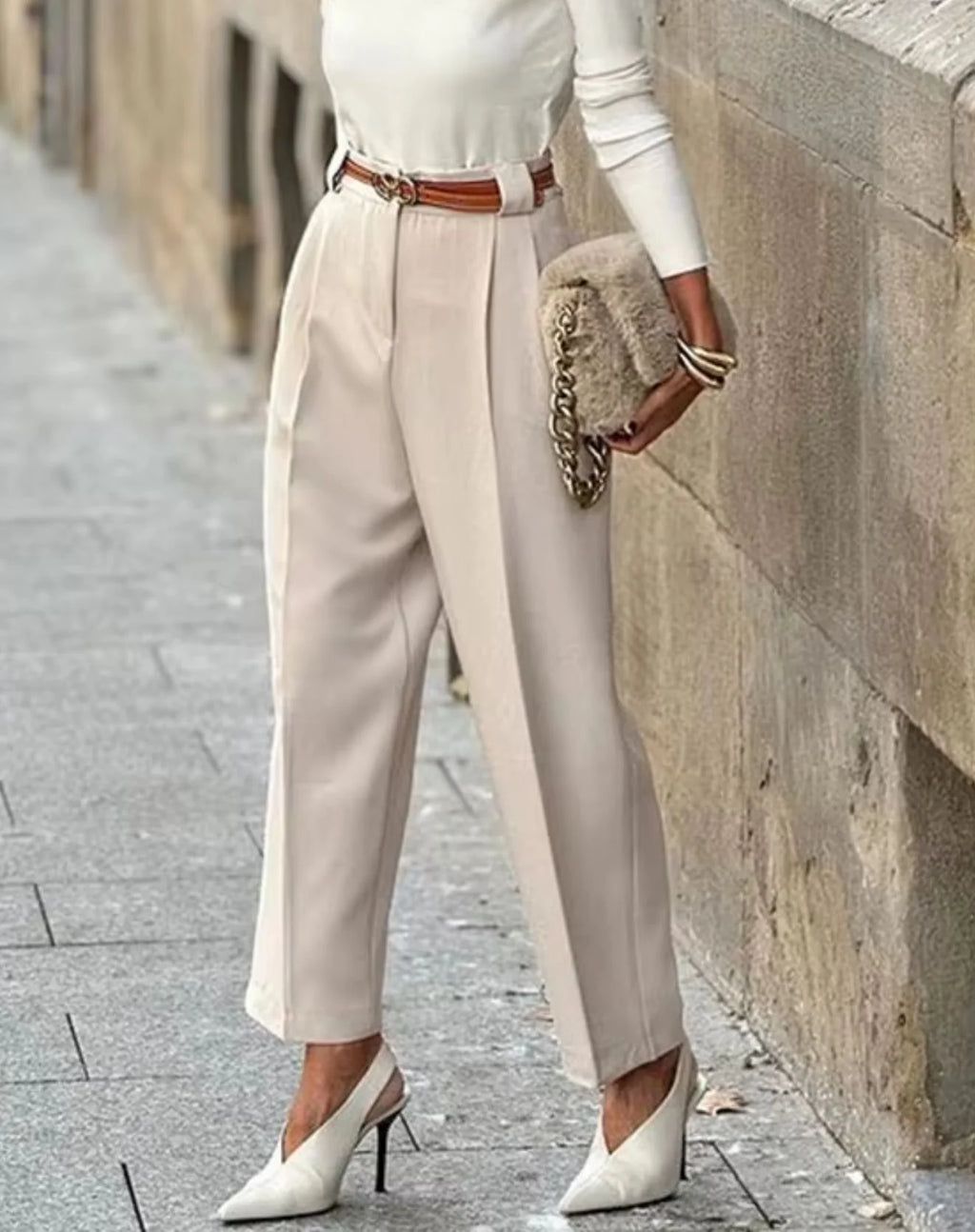 Calça Bamboo com Pregas e Bolsos Laterais